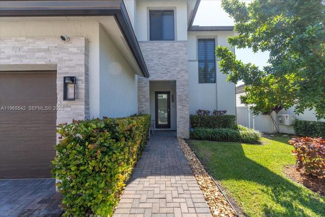 8096 NW 48th Ter, Doral, FL 33166