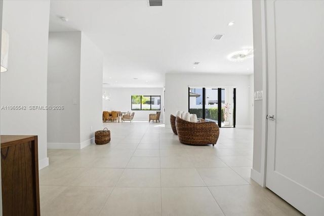 8096 NW 48th Ter, Doral, FL 33166