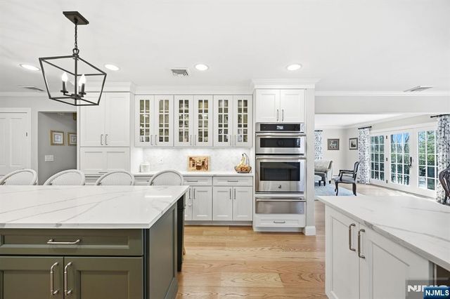 760 Rivenwood Road, Franklin Lakes, NJ 07417