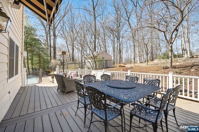 760 Rivenwood Road, Franklin Lakes, NJ 07417