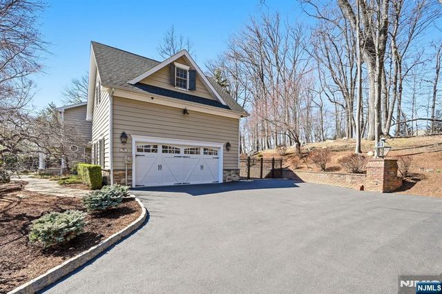 760 Rivenwood Road, Franklin Lakes, NJ 07417