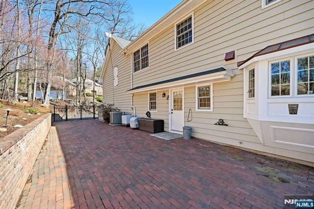 760 Rivenwood Road, Franklin Lakes, NJ 07417