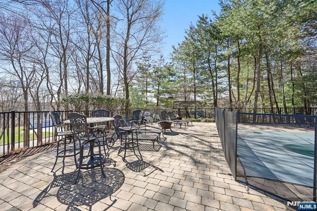 760 Rivenwood Road, Franklin Lakes, NJ 07417