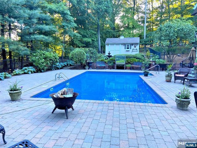 760 Rivenwood Road, Franklin Lakes, NJ 07417