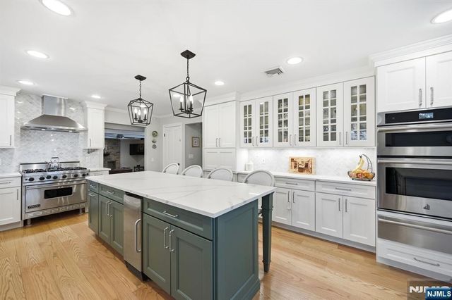 760 Rivenwood Road, Franklin Lakes, NJ 07417