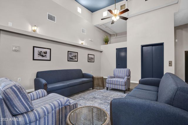 5753 W GLENDALE Avenue 206, Glendale, AZ 85301