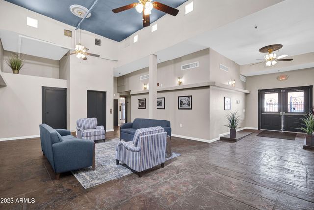 5753 W GLENDALE Avenue 206, Glendale, AZ 85301