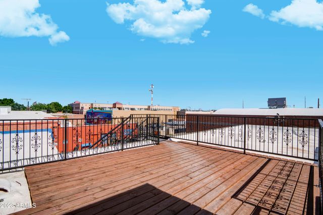 5753 W GLENDALE Avenue 206, Glendale, AZ 85301