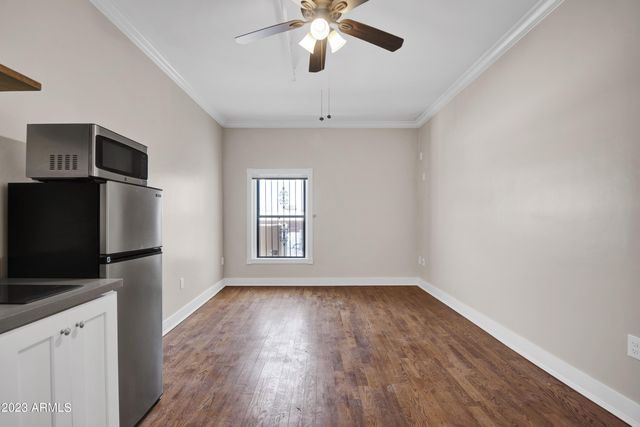 5753 W GLENDALE Avenue 206, Glendale, AZ 85301