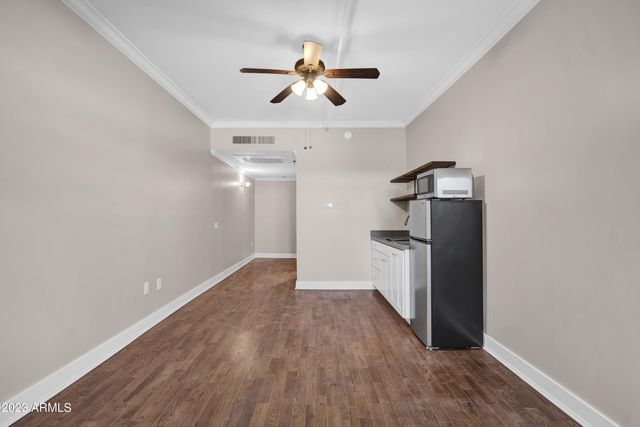 5753 W GLENDALE Avenue 206, Glendale, AZ 85301