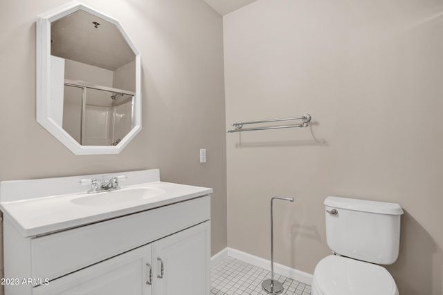 5753 W GLENDALE Avenue 206, Glendale, AZ 85301