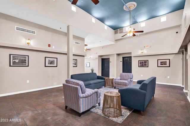 5753 W GLENDALE Avenue 206, Glendale, AZ 85301