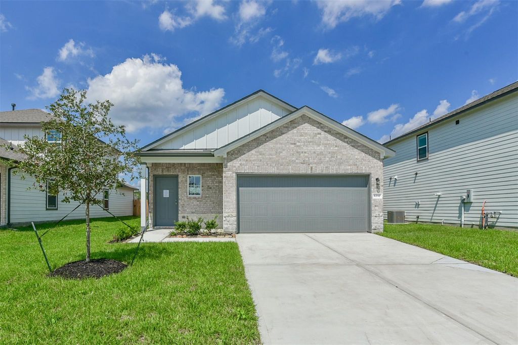 1232 Cypress Lane, Dayton, TX 77535