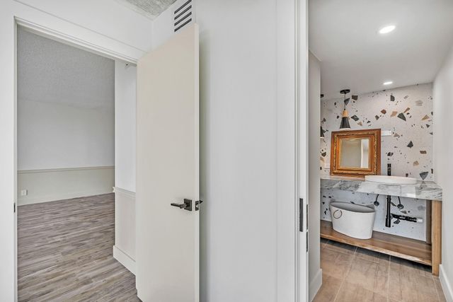 3051 NE 48TH Street 301, Fort Lauderdale, FL 33308