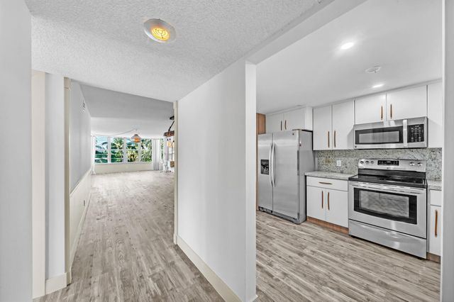 3051 NE 48TH Street 301, Fort Lauderdale, FL 33308