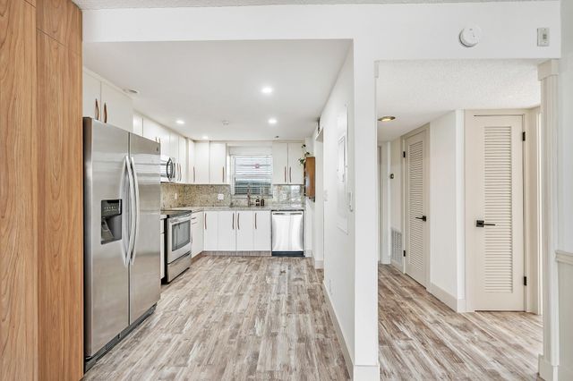 3051 NE 48TH Street 301, Fort Lauderdale, FL 33308
