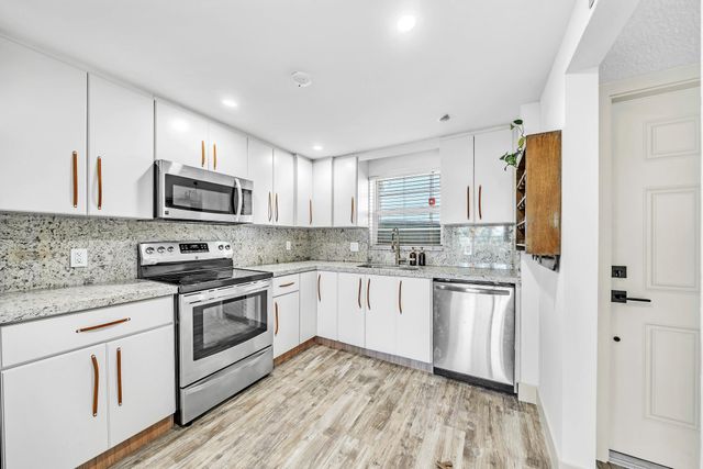 3051 NE 48TH Street 301, Fort Lauderdale, FL 33308