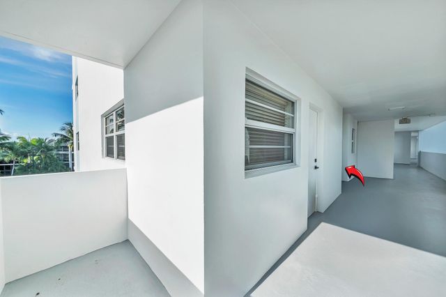 3051 NE 48TH Street 301, Fort Lauderdale, FL 33308