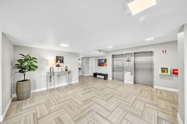 3051 NE 48TH Street 301, Fort Lauderdale, FL 33308