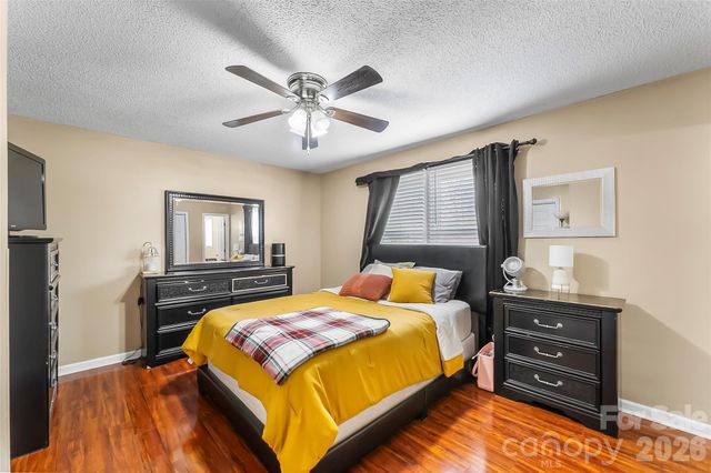 1757 Castlewood Court, Hickory, NC 28602