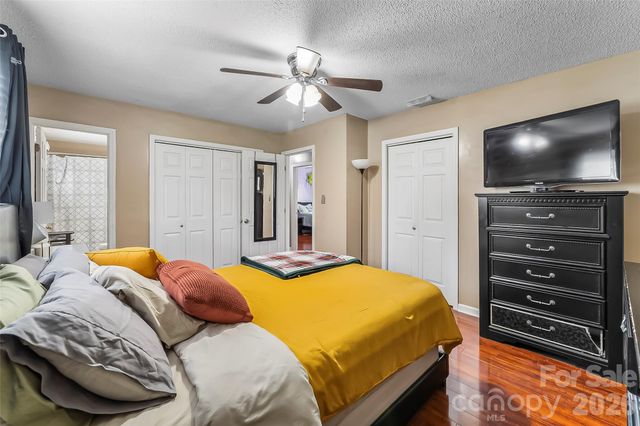 1757 Castlewood Court, Hickory, NC 28602