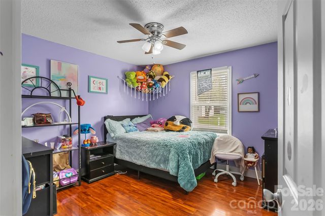 1757 Castlewood Court, Hickory, NC 28602