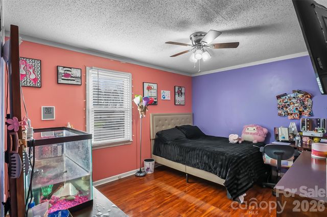 1757 Castlewood Court, Hickory, NC 28602