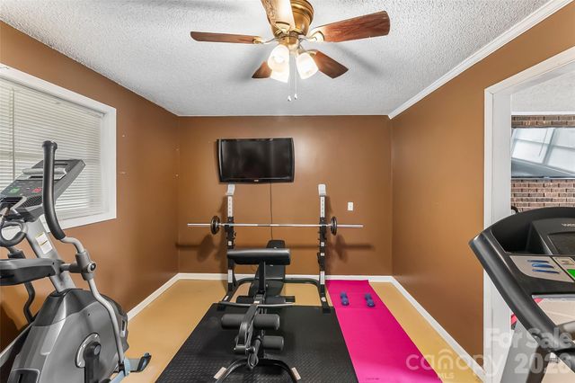 1757 Castlewood Court, Hickory, NC 28602