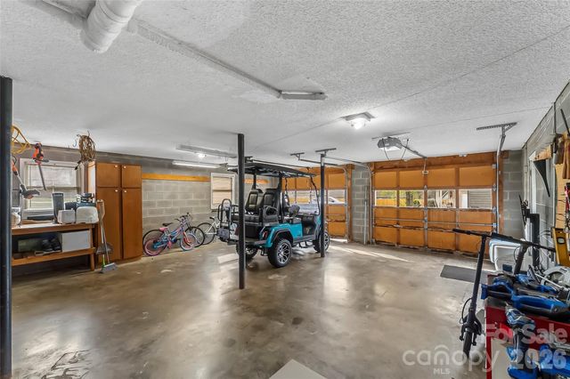 1757 Castlewood Court, Hickory, NC 28602