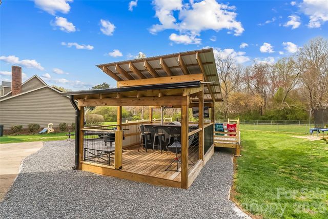 1757 Castlewood Court, Hickory, NC 28602