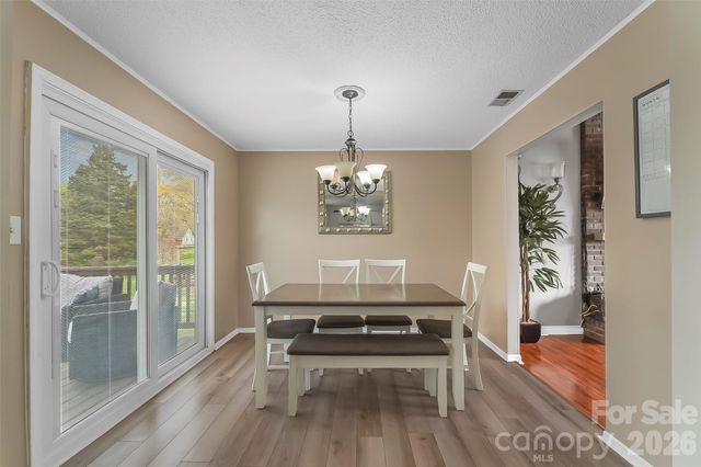 1757 Castlewood Court, Hickory, NC 28602