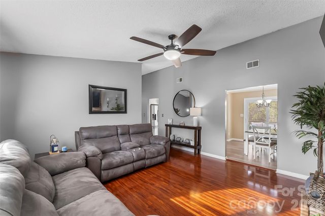 1757 Castlewood Court, Hickory, NC 28602