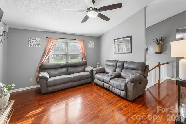 1757 Castlewood Court, Hickory, NC 28602