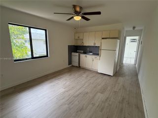 1720 W 42nd St 8D, Hialeah, FL 33012