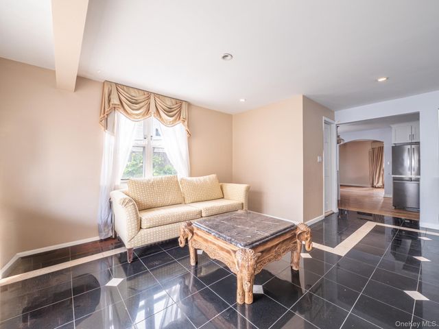 75-75 180th Street, Fresh Meadows, NY 11366