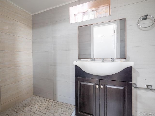 75-75 180th Street, Fresh Meadows, NY 11366