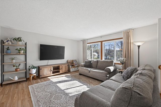 13209 Saratoga Lane N, Champlin, MN 55316