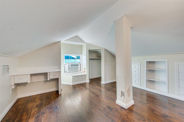 419 N Frances Street, Dallas, TX 75211