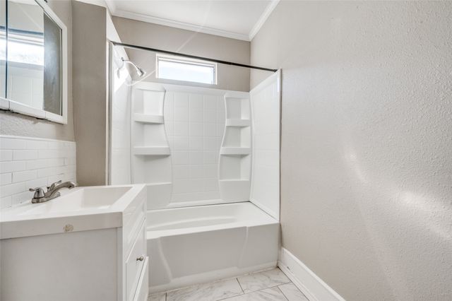 419 N Frances Street, Dallas, TX 75211