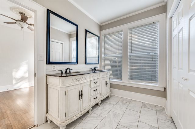 419 N Frances Street, Dallas, TX 75211