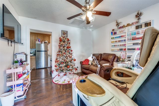 419 N Frances Street, Dallas, TX 75211