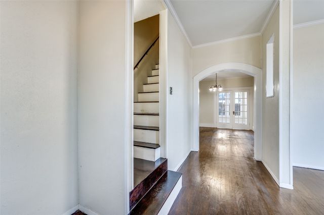 419 N Frances Street, Dallas, TX 75211