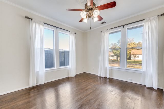 419 N Frances Street, Dallas, TX 75211