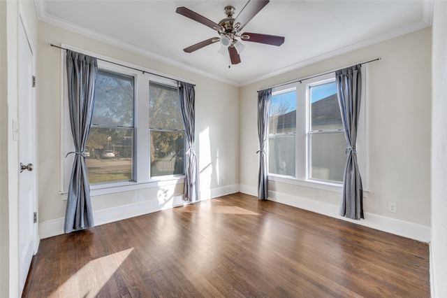 419 N Frances Street, Dallas, TX 75211