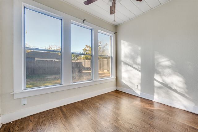 419 N Frances Street, Dallas, TX 75211