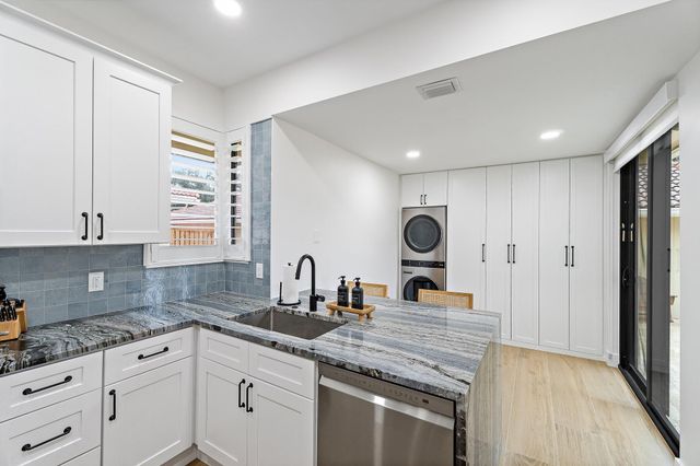 150 Old Meadow Way, Palm Beach Gardens, FL 33418