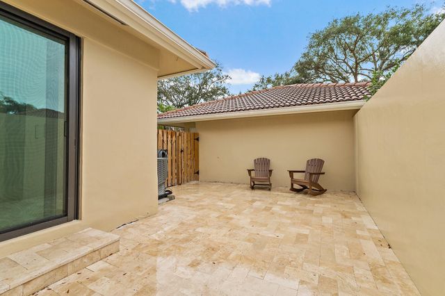 150 Old Meadow Way, Palm Beach Gardens, FL 33418