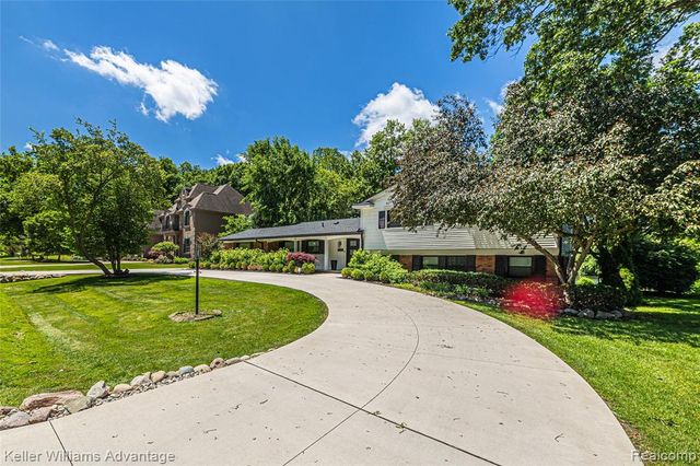 5722 Raven Road, Bloomfield Hills, MI 48301