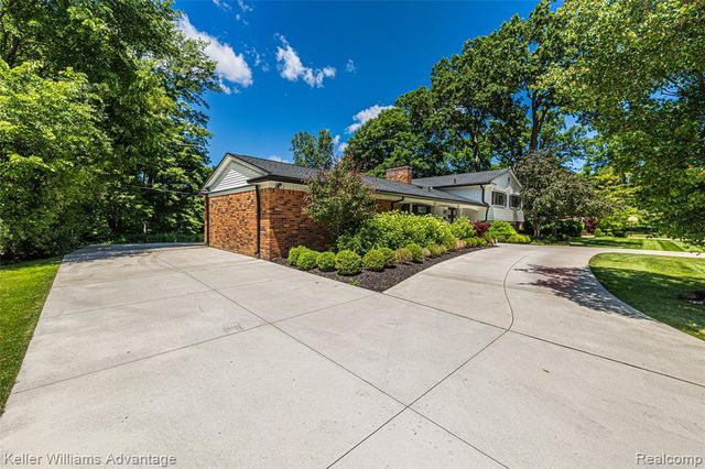 5722 Raven Road, Bloomfield Hills, MI 48301