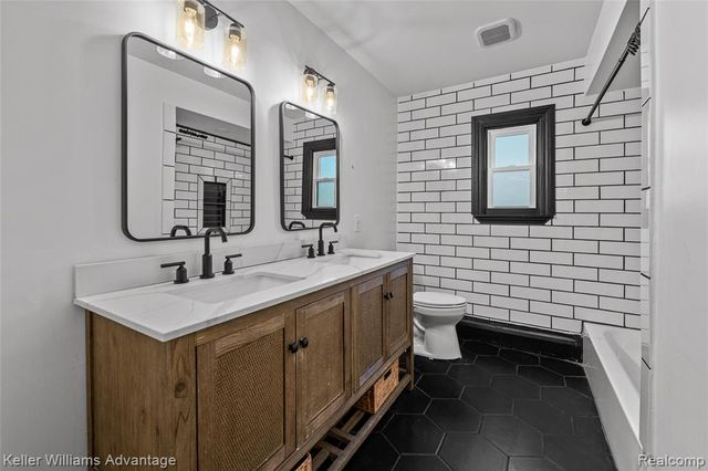 5722 Raven Road, Bloomfield Hills, MI 48301